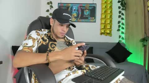 mikee_scooth online show from December 16, 12:49 pm