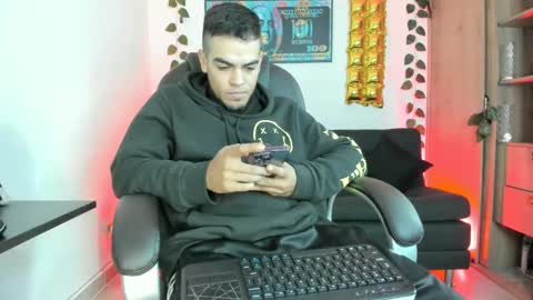 mikee_scooth online show from December 28, 1:28 pm