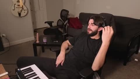 Snapshot of mikehawk1589 chatting on March 3, 8:31 am mikehawk1589 online show from March 3, 8:31 am