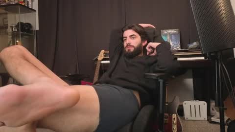 Snapshot of mikehawk1589 chatting on April 9, 6:19 am mikehawk1589 online show from April 9, 6:19 am