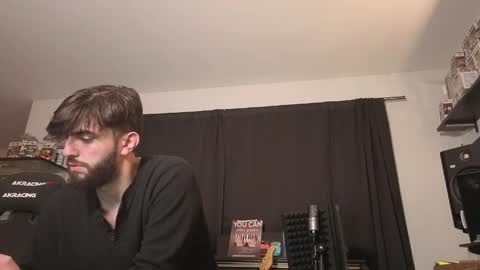 Snapshot of mikehawk1589 chatting on April 12, 9:03 am mikehawk1589 online show from April 12, 9:03 am