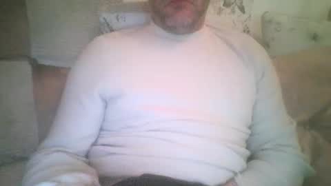 Snapshot of mikehockishuge9 chatting on November 15, 4:25 pm mikehockishuge9 online show from November 15, 4:25 pm