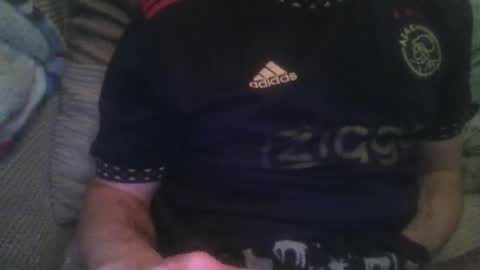 Snapshot of mikehockishuge9 chatting on November 28, 5:04 pm mikehockishuge9 online show from November 28, 5:04 pm