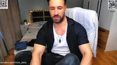 Snapshot of mikestrip chatting on April 29, 4:22 pm Mike online show from April 29, 4:22 pm