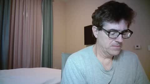 Snapshot of mikewulds chatting on January 6, 2:48 am Mike online show from January 6, 2:48 am