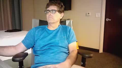 Snapshot of mikewulds chatting on January 10, 2:13 am Mike online show from January 10, 2:13 am