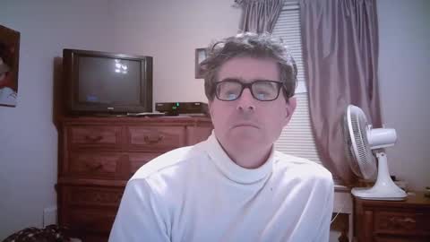 Snapshot of mikewulds chatting on February 21, 12:22 am Mike online show from February 21, 12:22 am