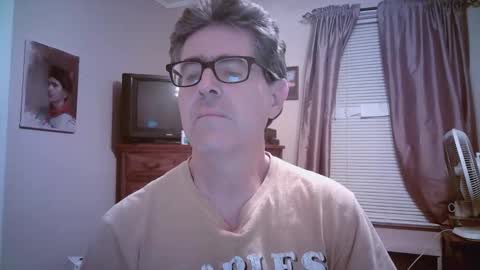 Snapshot of mikewulds chatting on March 6, 12:40 am Mike online show from March 6, 12:40 am