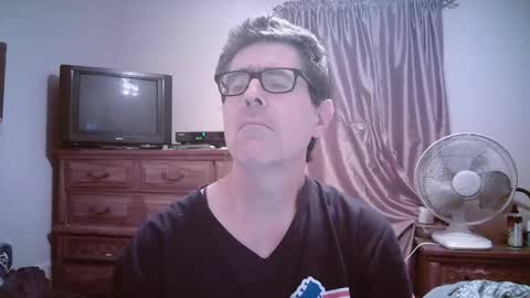 Snapshot of mikewulds chatting on May 7, 2:17 am Mike online show from May 7, 2:17 am