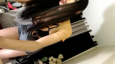 Snapshot of mikeyalawi03 chatting on February 24, 9:53 am Mistress MikeyAlawi online show from February 24, 9:53 am