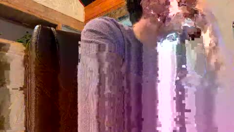 Snapshot of mikeydubs10 chatting on May 6, 1:27 pm mikeydubs10 online show from May 6, 1:27 pm
