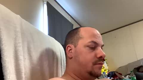Snapshot of mikeylikesit2222 chatting on December 7, 8:38 pm mikeylikesit2222 online show from December 7, 8:38 pm