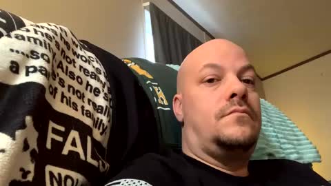 Snapshot of mikeylikesit2222 chatting on December 28, 7:43 pm mikeylikesit2222 online show from December 28, 7:43 pm