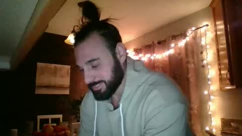 Snapshot of mikeylikey91 chatting on January 10, 5:05 am mikey online show from January 10, 5:05 am