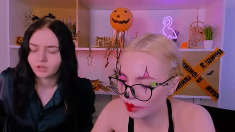 miki_ti online show from October 31, 9:43 am