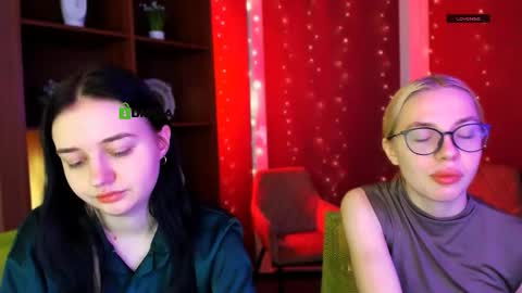 miki_ti online show from December 5, 6:44 am