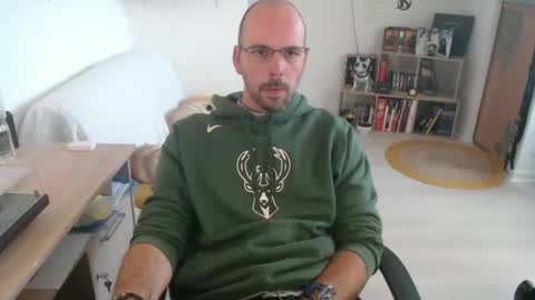 mikmik91 online show from September 24, 9:45 am