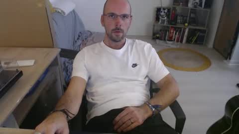 mikmik91 online show from October 31, 2:07 pm