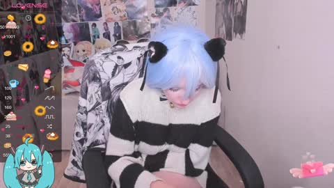 Snapshot of miku_bunny chatting on December 2, 5:48 am Miku online show from December 2, 5:48 am