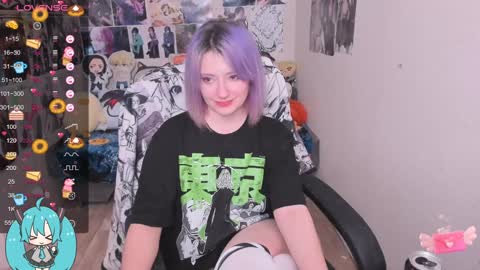 Snapshot of miku_bunny chatting on December 4, 11:13 pm Miku online show from December 4, 11:13 pm