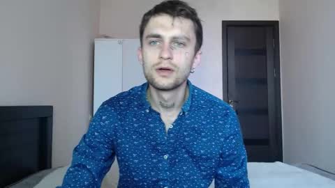 Snapshot of mikw63 chatting on March 21, 6:18 am Sin online show from March 21, 6:18 am