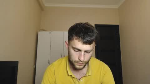 Snapshot of mikw63 chatting on April 2, 5:10 pm Sin online show from April 2, 5:10 pm