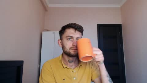 Snapshot of mikw63 chatting on April 3, 5:16 am Sin online show from April 3, 5:16 am