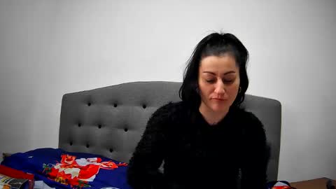 Snapshot of mikyloveu chatting on December 16, 1:54 pm Mikyloveu online show from December 16, 1:54 pm