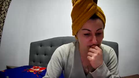 Snapshot of mikyloveu chatting on December 23, 4:39 pm Mikyloveu online show from December 23, 4:39 pm