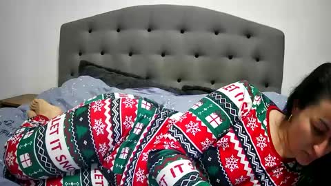 Snapshot of mikyloveu chatting on February 7, 6:34 pm Mikyloveu online show from February 7, 6:34 pm