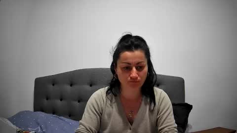 Snapshot of mikyloveu chatting on February 12, 7:02 pm Mikyloveu online show from February 12, 7:02 pm