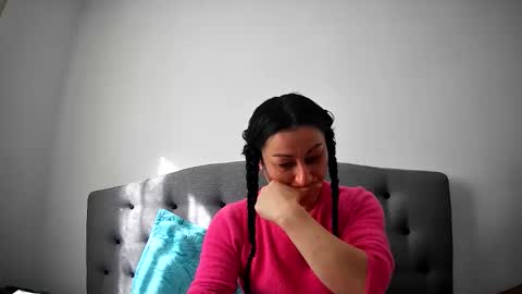 Snapshot of mikyloveu chatting on October 21, 11:22 am Mikyloveu online show from October 21, 11:22 am