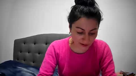 Snapshot of mikyloveu chatting on February 18, 6:26 pm Mikyloveu online show from February 18, 6:26 pm