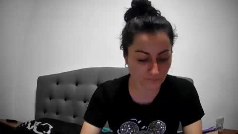 Snapshot of mikyloveu chatting on March 12, 5:19 pm Mikyloveu online show from March 12, 5:19 pm