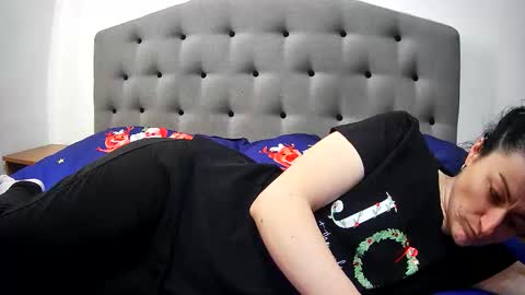 Snapshot of mikyloveu chatting on April 1, 2:14 pm Mikyloveu online show from April 1, 2:14 pm