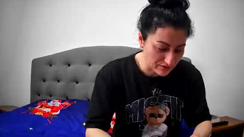 Snapshot of mikyloveu chatting on April 3, 3:10 pm Mikyloveu online show from April 3, 3:10 pm