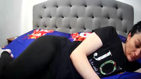 Snapshot of mikyloveu chatting on April 6, 2:51 pm Mikyloveu online show from April 6, 2:51 pm