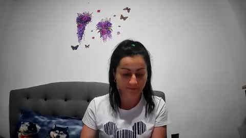 Snapshot of mikyloveu chatting on June 10, 3:22 pm Mikyloveu online show from June 10, 3:22 pm