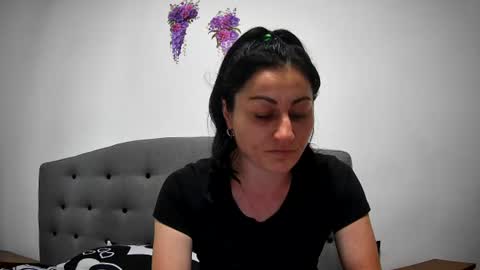 Snapshot of mikyloveu chatting on June 18, 4:22 pm Mikyloveu online show from June 18, 4:22 pm