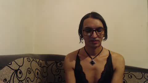 Snapshot of mikyzazo chatting on December 10, 5:44 pm Miky Zazo online show from December 10, 5:44 pm