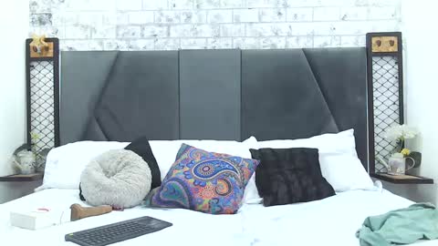 Snapshot of mila_adamss chatting on February 20, 3:08 pm mila_adamss online show from February 20, 3:08 pm