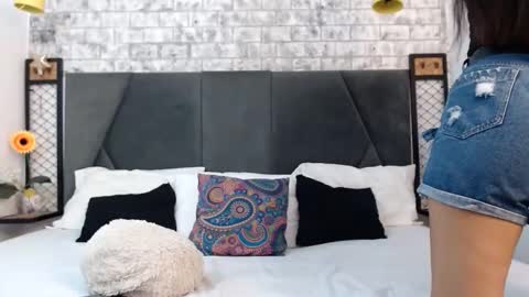 Snapshot of mila_adamss chatting on September 21, 11:23 am mila_adamss online show from September 21, 11:23 am