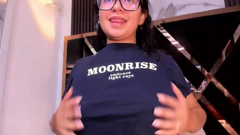 Snapshot of mila_clum chatting on February 15, 5:31 pm Camila online show from February 15, 5:31 pm