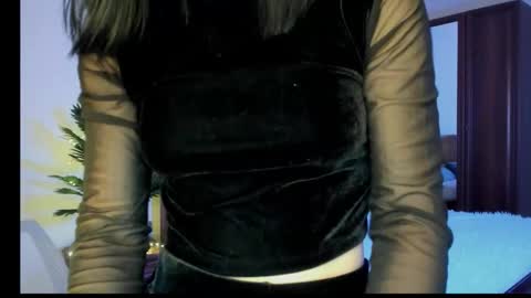 mila_dance_ online show from January 7, 12:18 pm