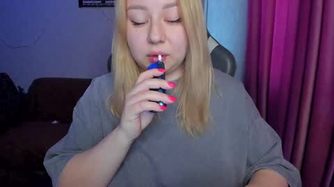 Snapshot of mila_foxxxy chatting on November 11, 10:15 am Mila shy sensual person online show from November 11, 10:15 am