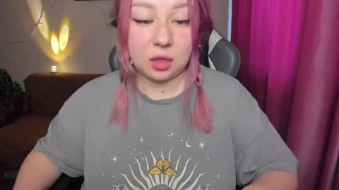 Snapshot of mila_foxxxy chatting on November 30, 9:02 am Mila shy sensual person online show from November 30, 9:02 am