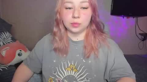 Snapshot of mila_foxxxy chatting on December 5, 8:23 am Mila shy sensual person online show from December 5, 8:23 am