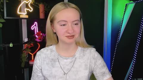 mila_glow online show from May 14, 7:31 pm