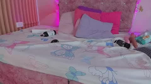 mila_grace_ online show from December 13, 7:53 pm