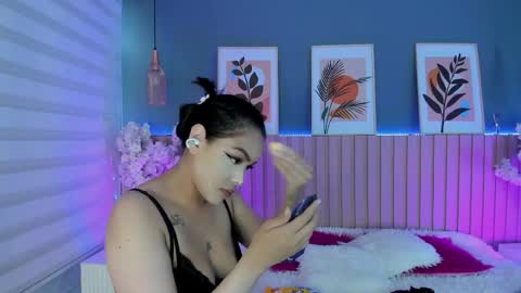 mila_hank online show from May 6, 12:10 pm